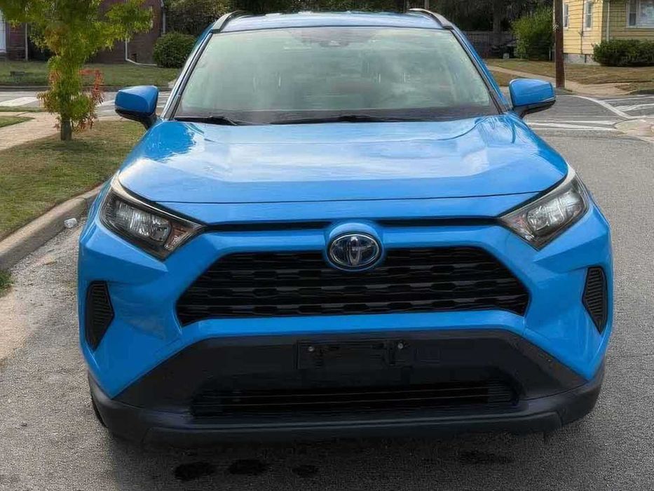 Toyota RAV4 Hybrid XLE Premium      2023