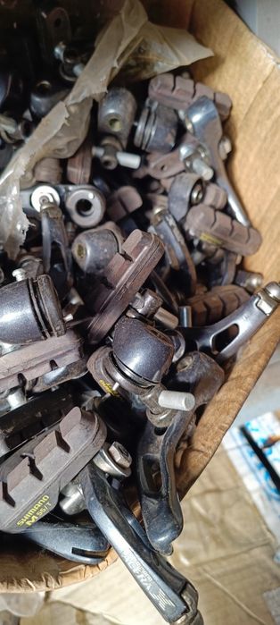 Vários pares de travões cantilever Shimano Acera X