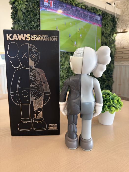 Boneco Kaws 37Cm