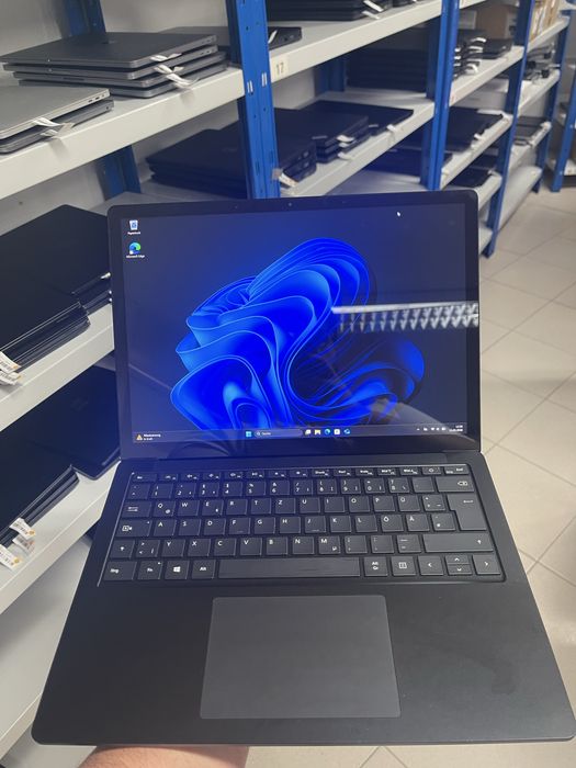 Microsoft Surface Laptop 4 i5-1145G7 13.5'' 2K Touchsc  8GB Ram 256GB