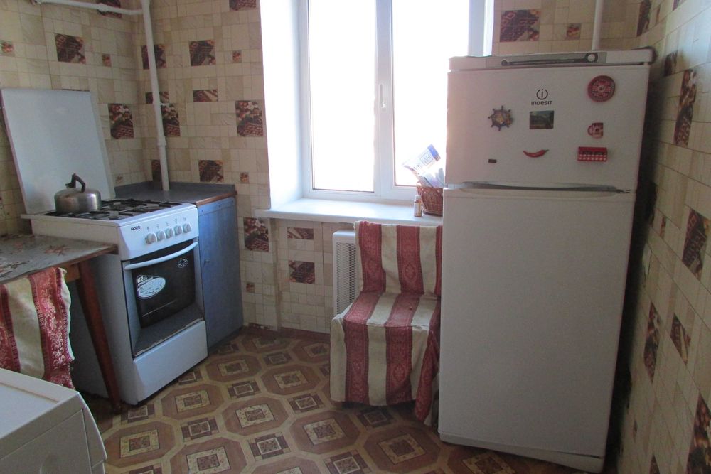 Ст. метро Почайна.  вул. Троїцько-Кирилівська 14