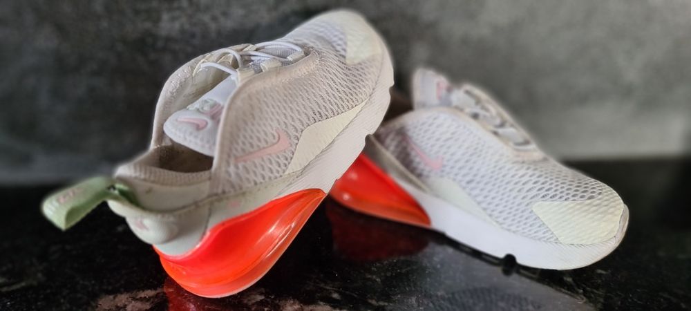 Dziecięce buty firmy Nike rozmiar 25