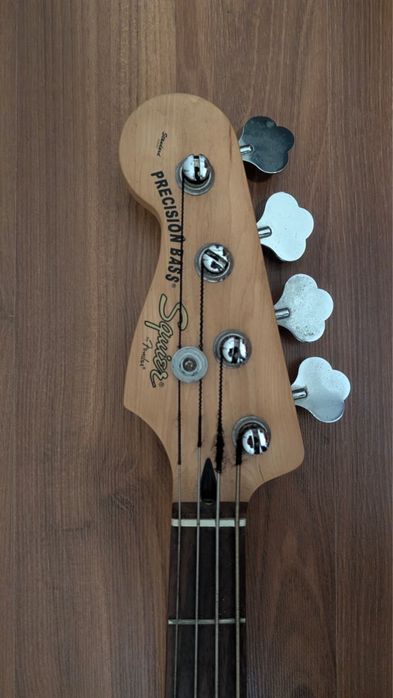 Fender Squier Affinity Precision Bass Esquerdino Left Handed