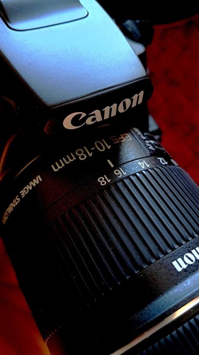 Canon EOS 250D + Objetiva (18-55mm)