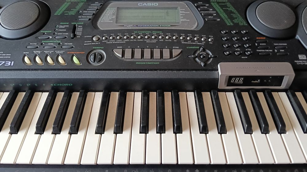 Teclado  Casio 731, com tripé e oferta projetor