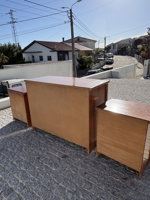 Conjunto cómoda e mesas de cabeceira