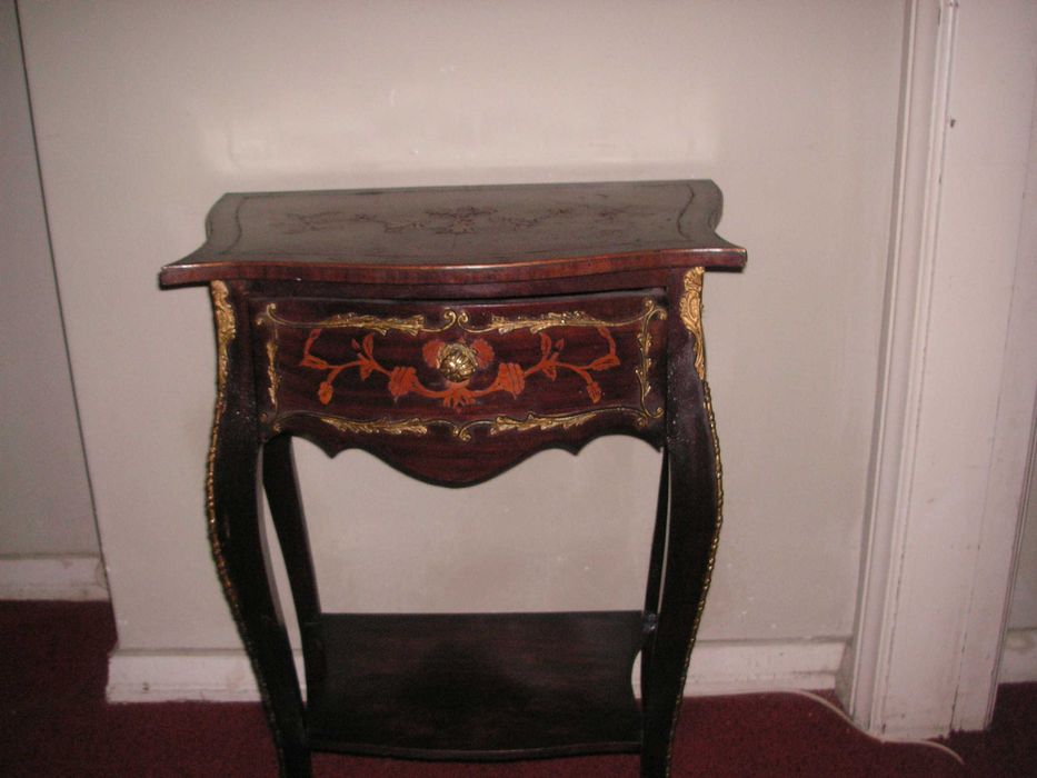 Mesa Antiga Estilo Luis XV com ferragens em bronze