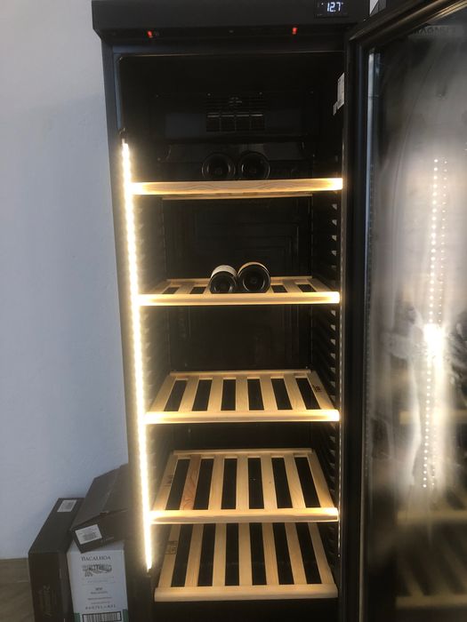 Frigorífico para vinhos; wine cooler