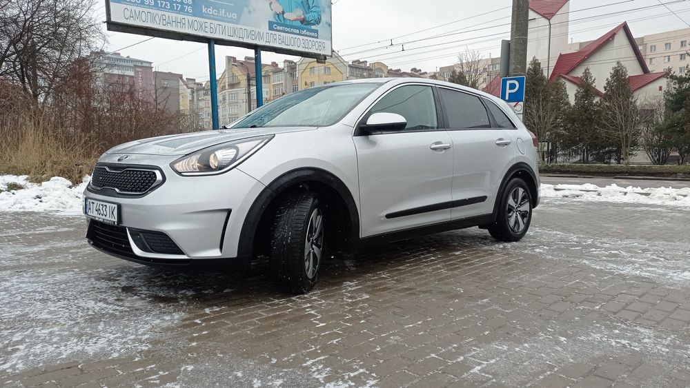 Kia Niro Гібрид 1.6 бензин