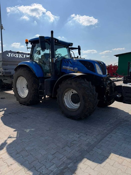 Ciągnik rolniczy NEW HOLLAND T7.230