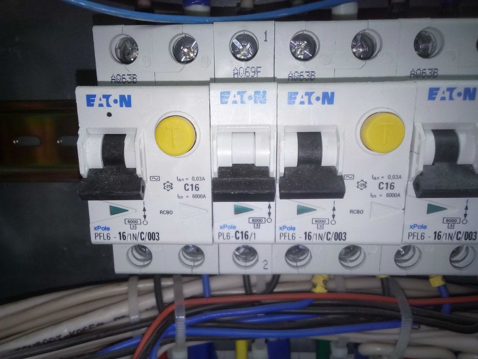 Диференційний автомат Eaton PFL6-16/1N/C/0.03