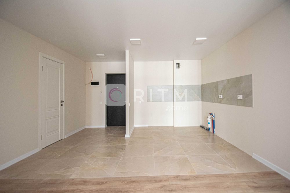 Продається 2-кімнатна квартира по вул. Смакули