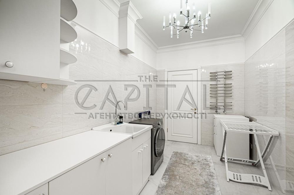 Продаж будинку з басейном, Крюківщина