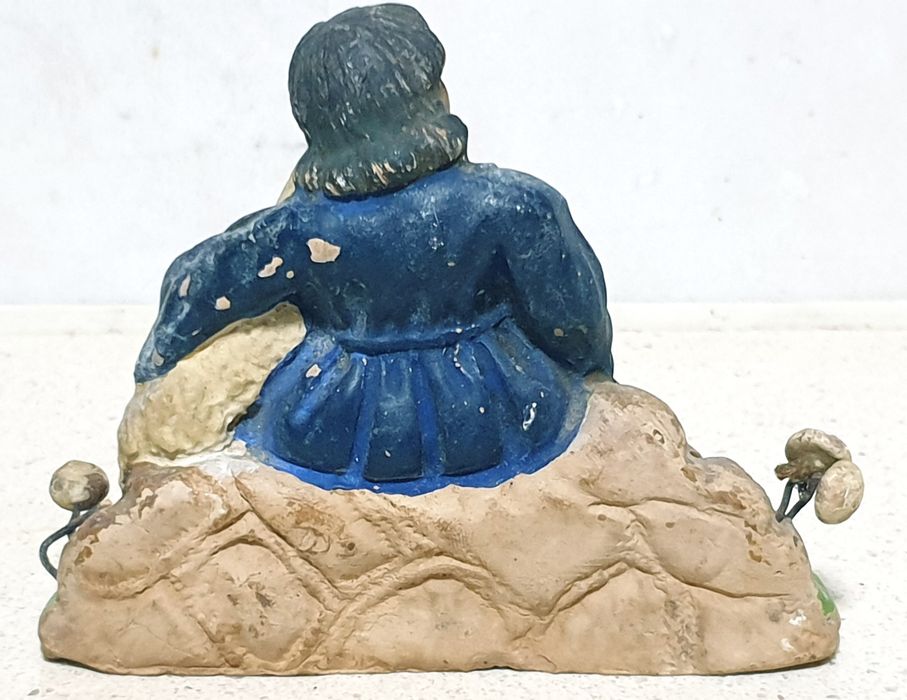 Amorosa antiga escultura do "Menino Jesus Bom Pastor" em cerâmica