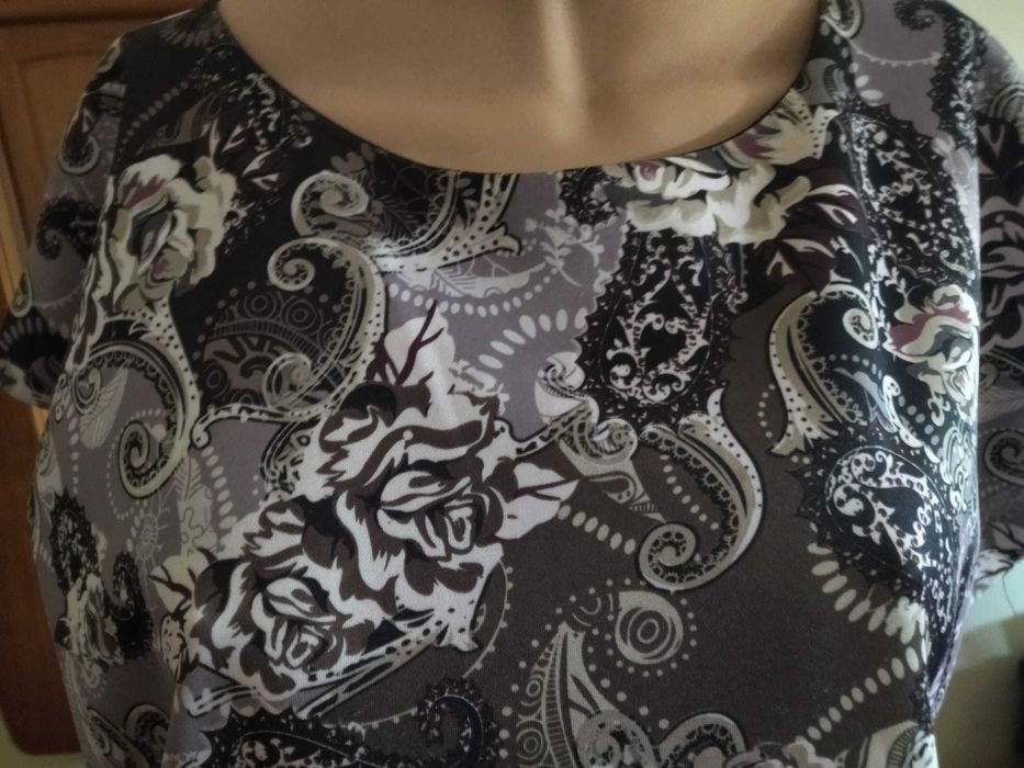 Vestido com Motivo Floral Tam. XL