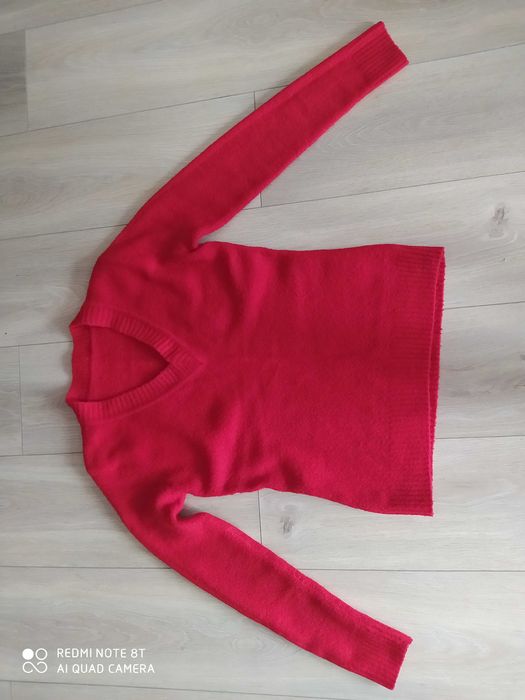 Czerwony sweterek rozm M