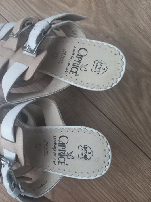 Caprice klapki 36   3,5 buty sandały