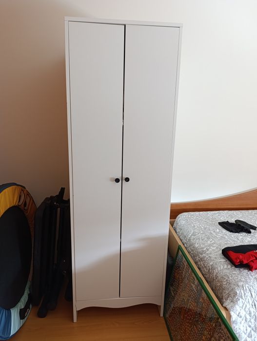 Roupeiro branco de criança