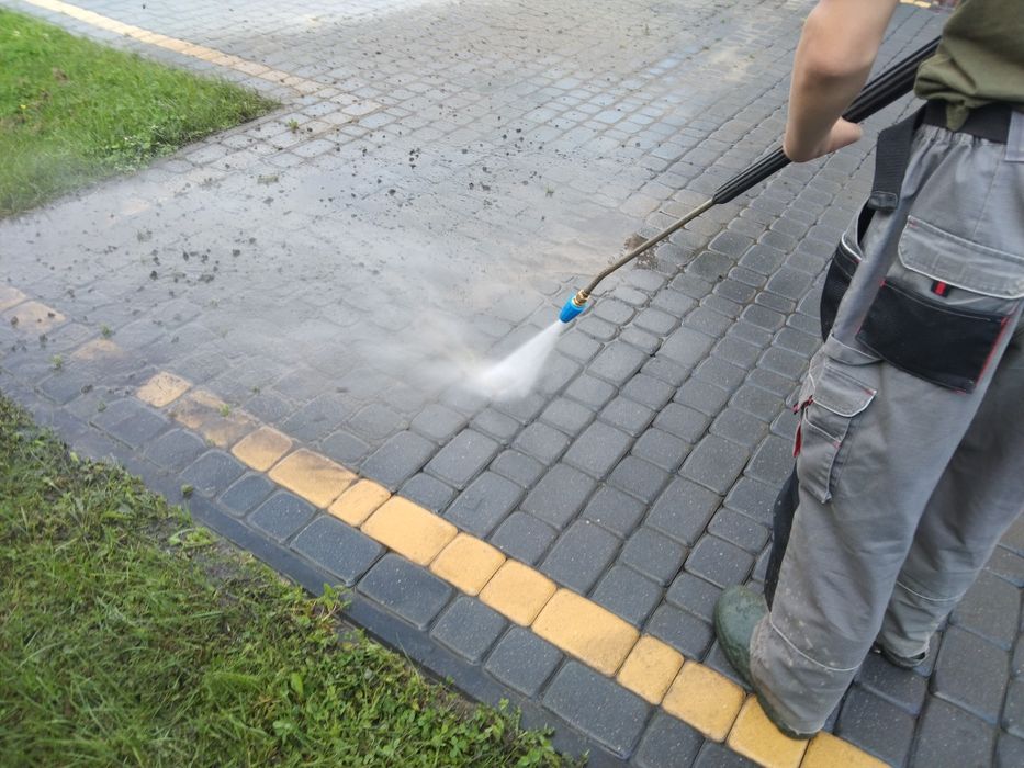 Mycie kostki mycie elewacji mycie dachu mycie paneli Fotowoltaicznych