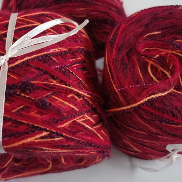 Włóczka akryl, bawełna, lurex czerwony burgund nopki 420g