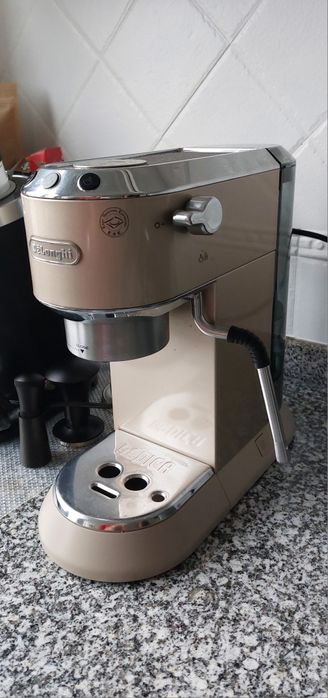 Máquina de Café Manual DELONGHI Dedica Arte EC885.BG com acessório
