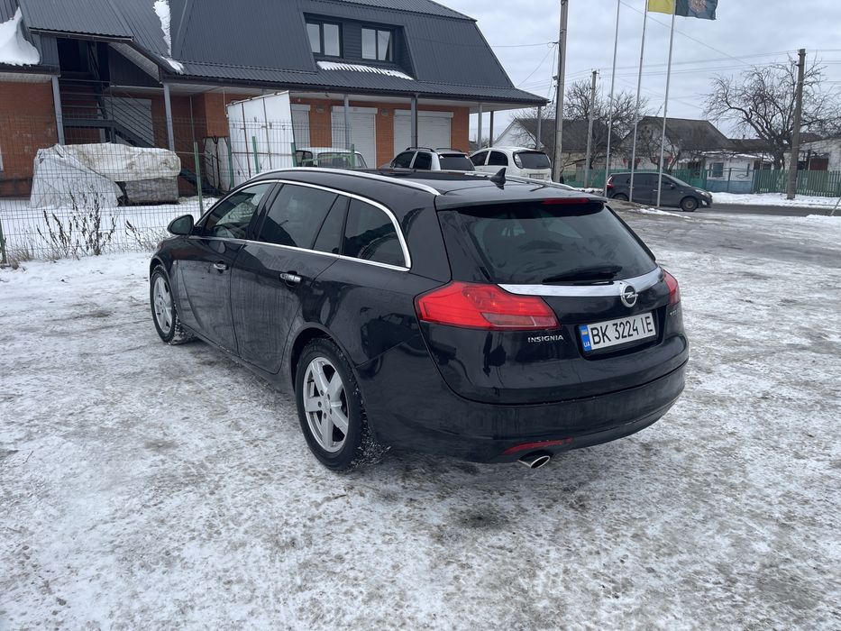 Авто Opel insignia 2010