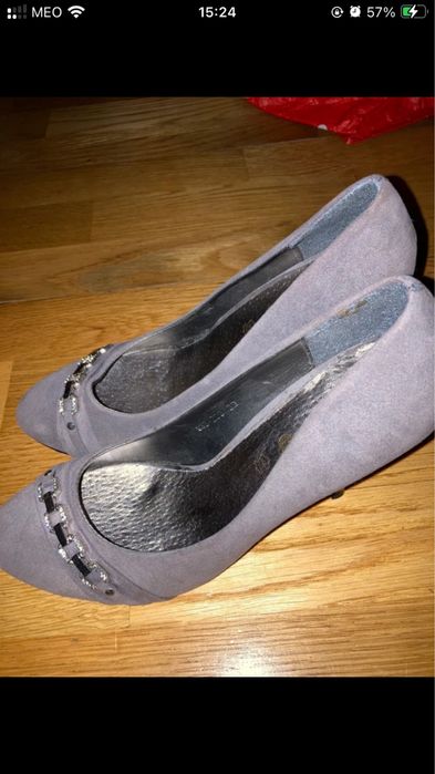 Saltos altos cinzentos