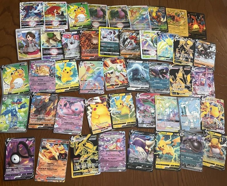 Diversas cartas Pokémon