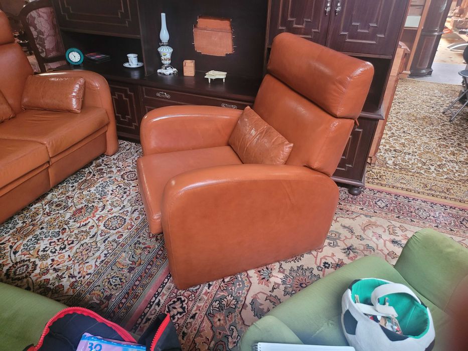 Sofá individual em pele - Bom estado geral