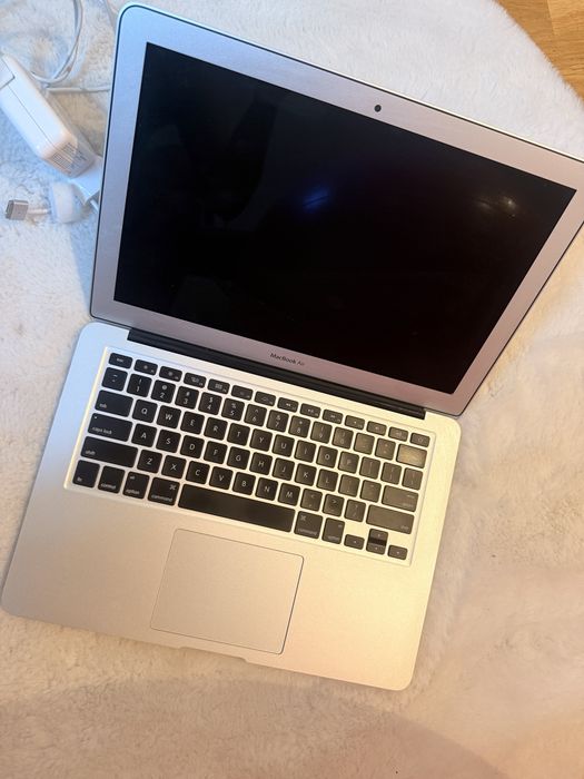 Model: MacBook Air 13-inch (Model A1466, EMC 2925)