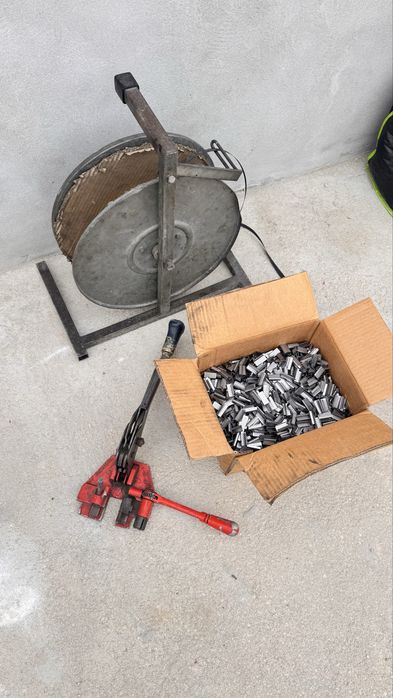 Maquina para cintar paletes