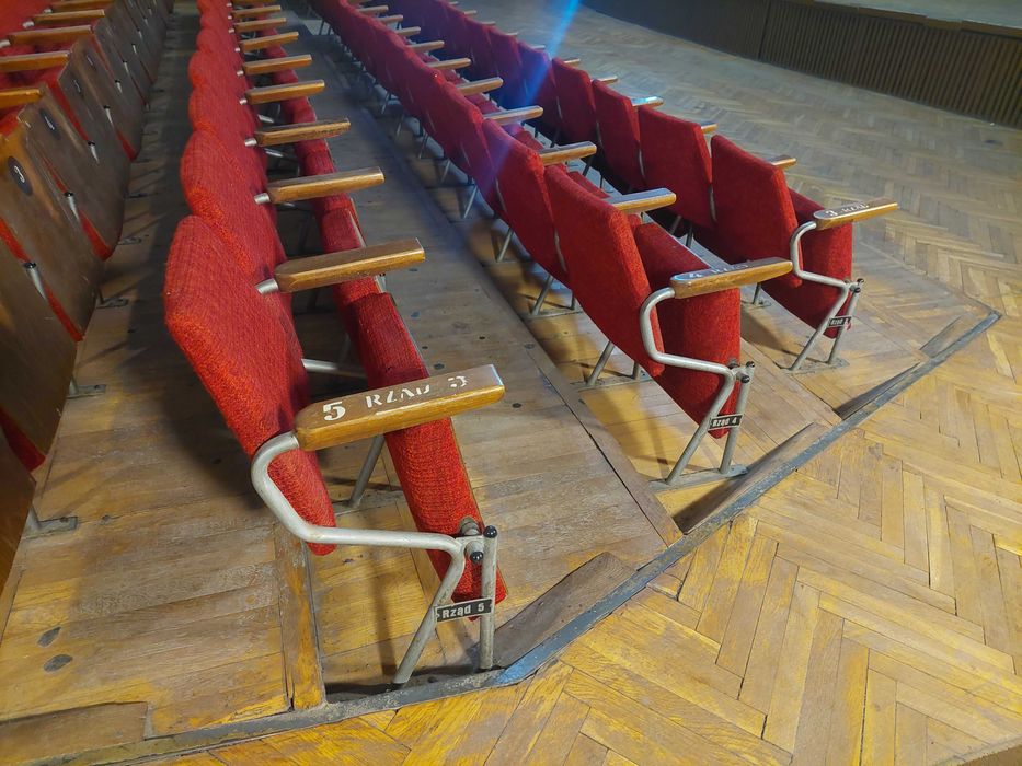Fotele Kinowe ze zlikwidowanego kina Jubilat w Głogowie.