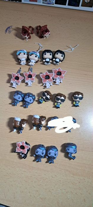 Stranger things ( kinder joy).