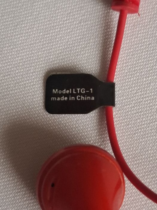 Słuchawki piękne czerwone ,na jedno ucho,dlugość 95 cm