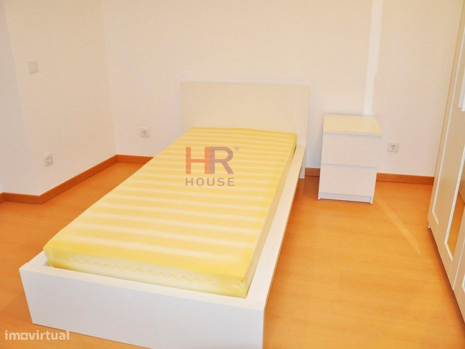 Room for rent for students with a single bed next to Ho...