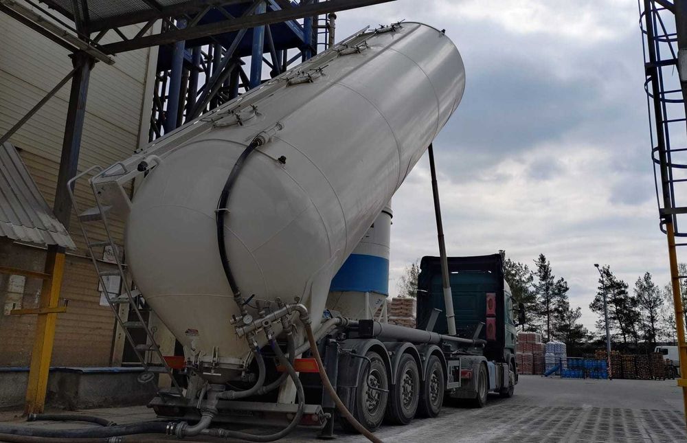 Usługi Transportowe naczepą typu Silos