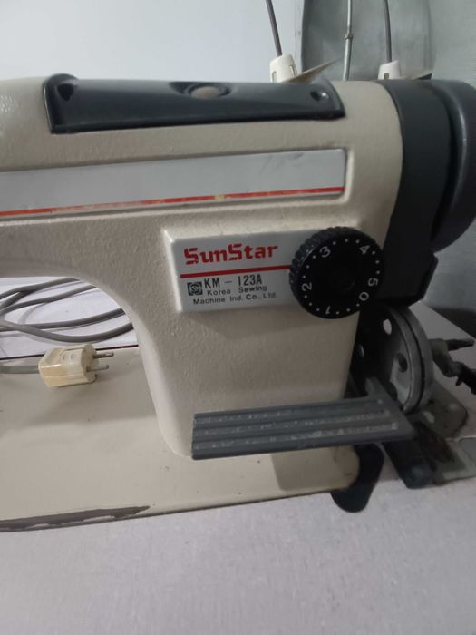 Máquina de costura industrial