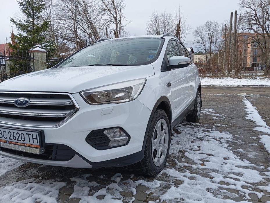 авто форд куга  паркитник