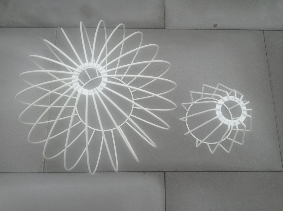 Klosze białe druciane 2 sztuki.