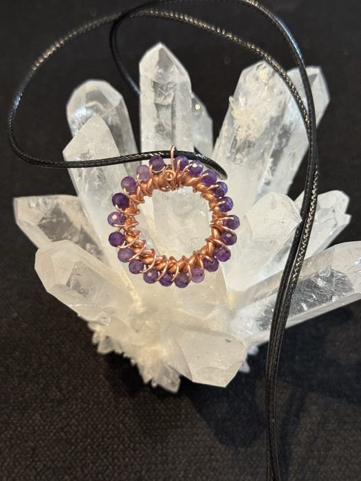 Wisiorek miedziany tensorowy 144mhz z ametystem dla dzieci