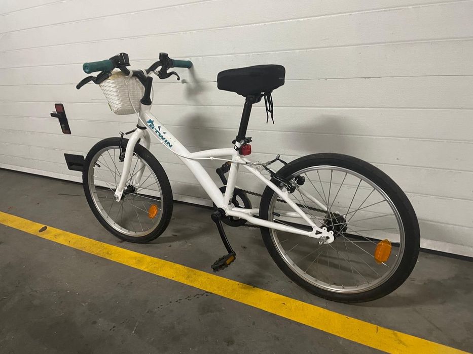 Bicicleta B’TWIN Original 100 branca com cesto