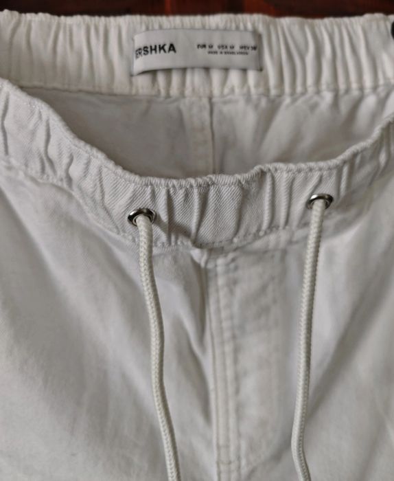 Штани джогери Bershka.