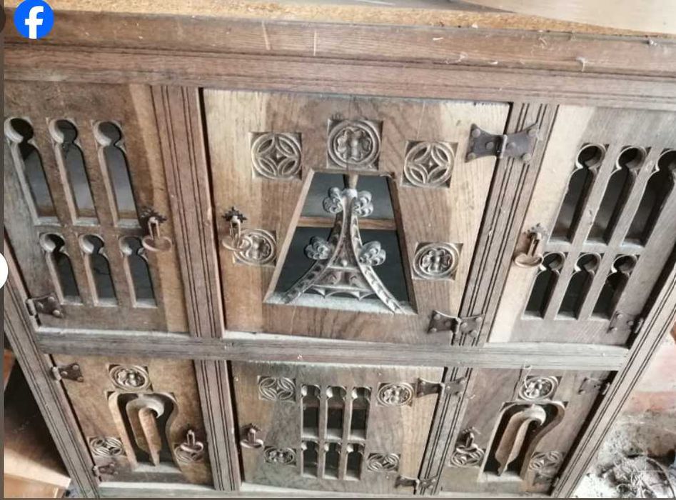 Móvel Antigo em madeira maciça