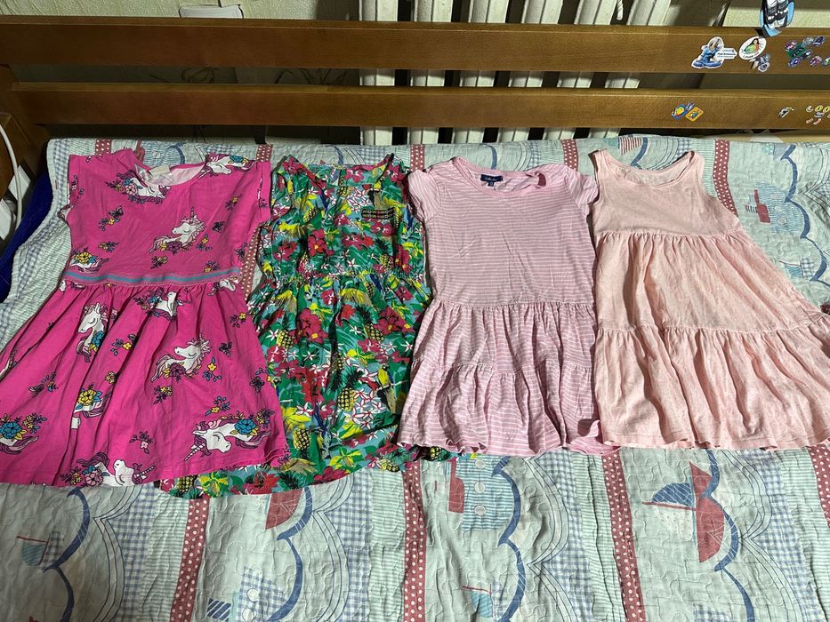Продам платья на девочку 5-7 лет