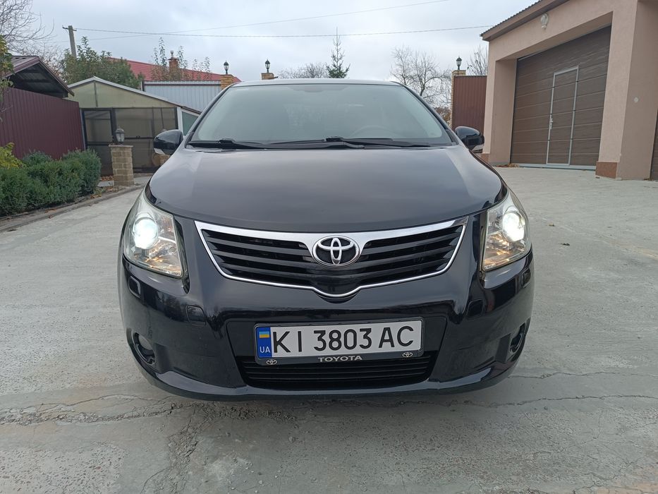 Продаж Тойота авенсіс