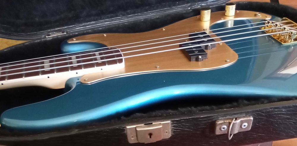Squier P Bass Gold aniversário 40 anos