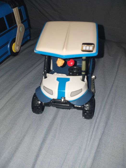Vendo autocarro e carro do FORTNITE em bom estado