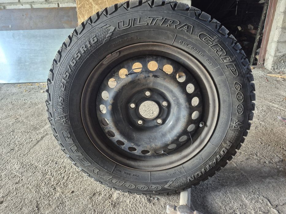 Покришки 225/65 R16 GOOD YEAR шиповані зимові