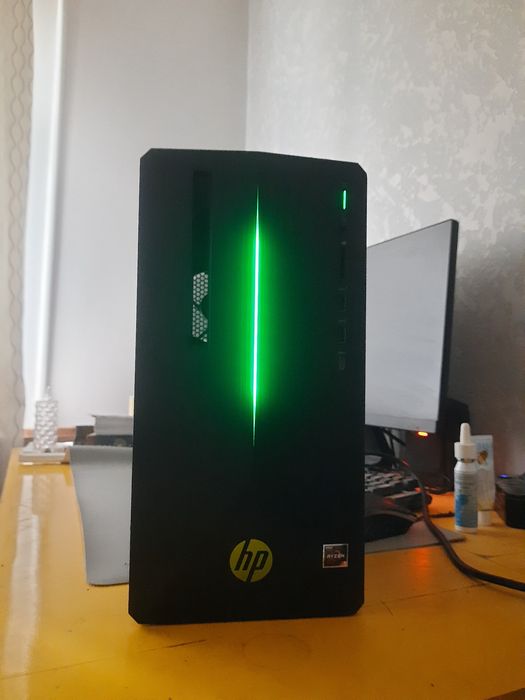 Продам пк HP ryzen 5 2400g 8 потоков рам12 ссд128