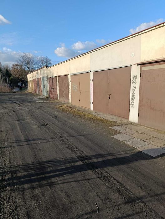 Sprzedam garaż murowany - Piłsudskiego - Starachowice